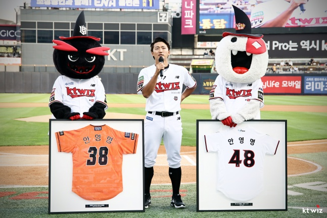 2022년 은퇴식 당시 안영명. /사진=KT 위즈 제공