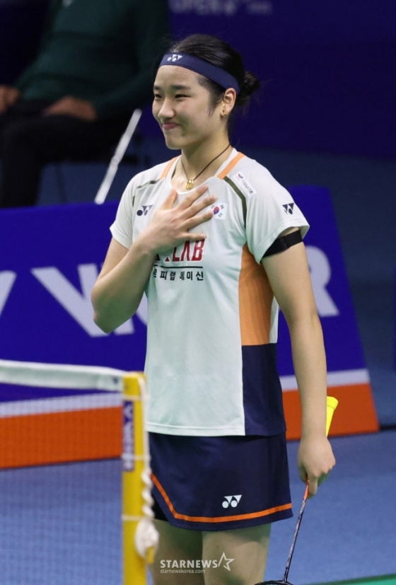 안세영이 지난 9월 코리아오픈 여자 단식 32강 카루파테반 레차나(말레이시아·37위)와 경기에서 승리를 거두고 세리머니를 하고 있다. /사진=김진경 대기자
