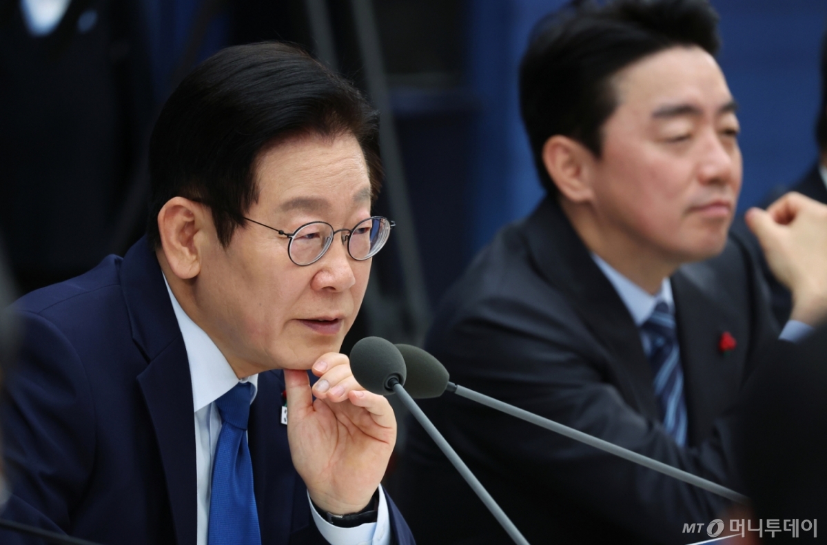 [세종=뉴시스] 최동준 기자 = 이재명 대통령이 17일 세종시 정부세종컨벤션센터에서 열린 산업통상부·지식재산처·중소벤처기업부 업무보고에서 발언하고 있다. (대통령실통신사진기자단) 2025.12.17. photocdj@newsis.com /사진=