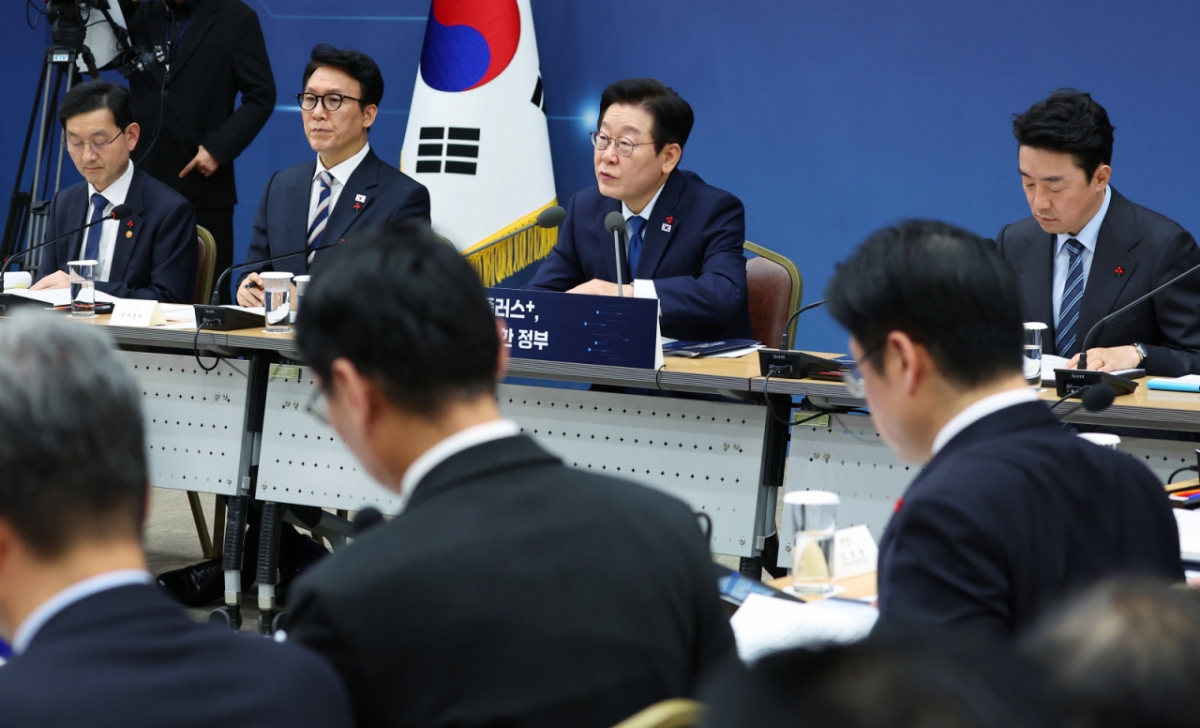 이재명 대통령이 17일 세종시 정부세종컨벤션센터에서 열린 행정안전부(경찰청, 소방청)·인사혁신처 업무보고에서 발언하고 있다. /사진=뉴시스.