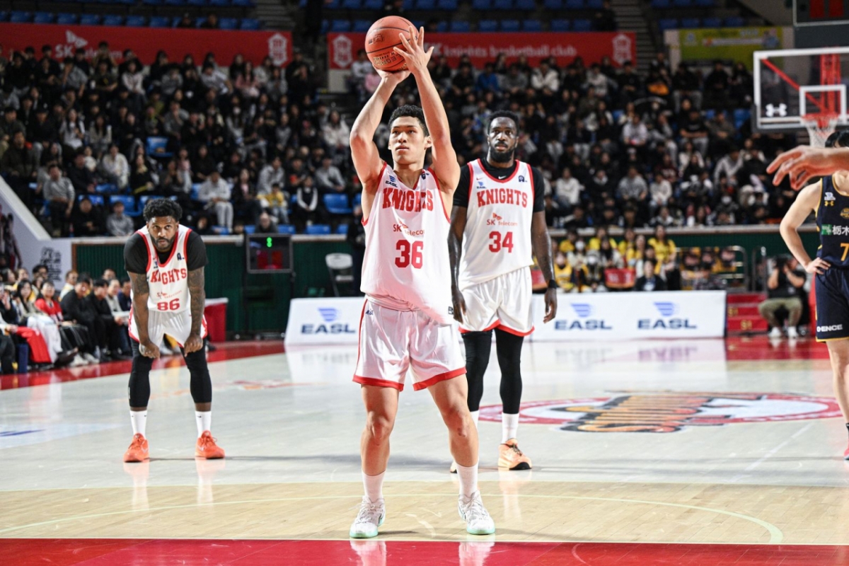 17일 서울 잠실학생체육관에서 열린 일본 우쓰노미야 브렉스와의 2025~2026 동아시아슈퍼리그(EASL) 조별리그 A조 3차전 홈경기에 출전해 EASL 역대 최연소 데뷔 기록을 세운 서울 SK 에디 다니엘. /사진=EASL 제공