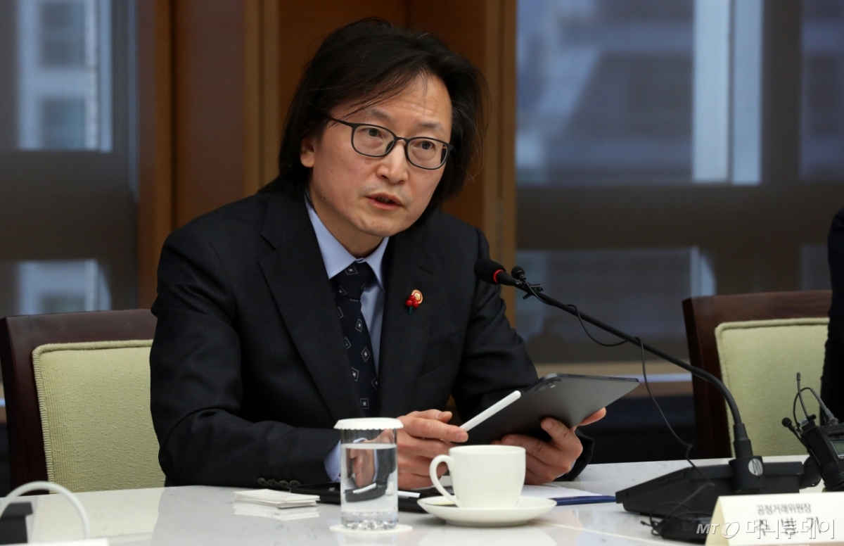 [서울=뉴시스] 김혜진 기자 = 주병기 공정거래위원장이 18일 서울 중구 대한상공회의소 챔버라운지에서 열린 공정거래위원장 초청 간담회에서 인사말을 하고 있다. 2025.12.18. jini@newsis.com /사진=김혜진