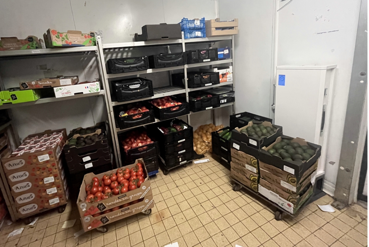 (오른쪽) 퓨어스페이스의 에틸렌 가스 저감 촉매 시스템을 설치한 식자재 창고/사진제공=퓨어스페이스