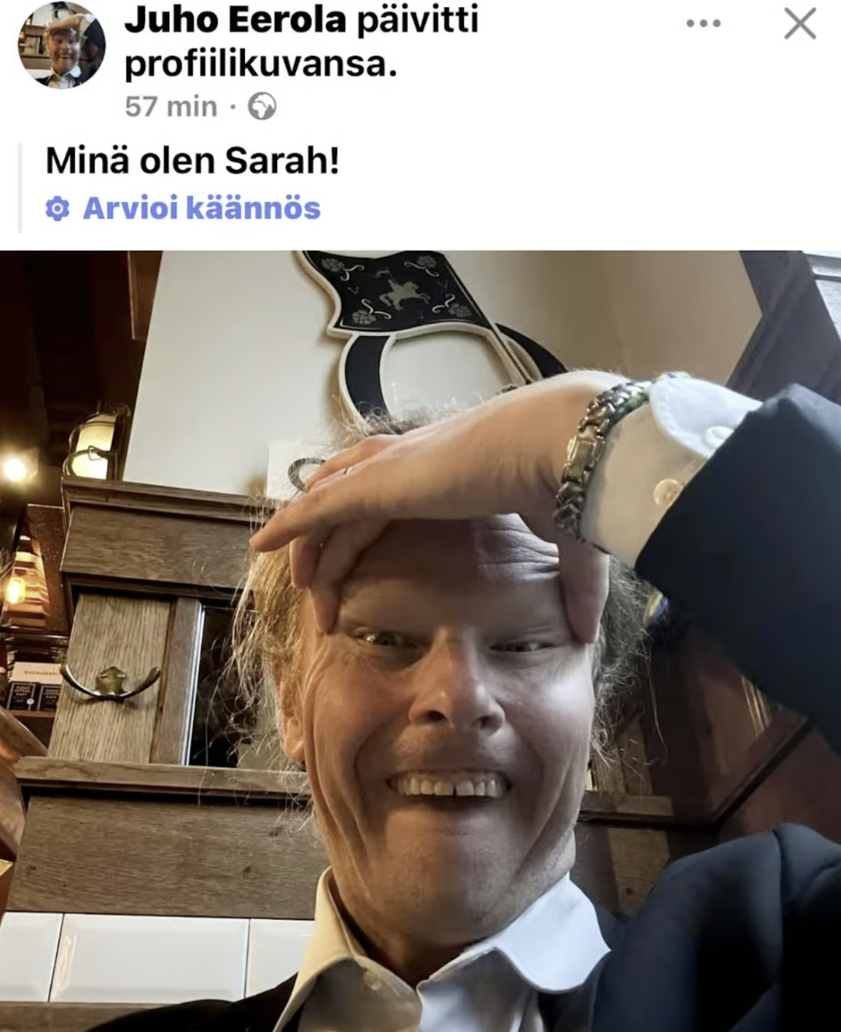 유호 에롤라 핀인당 소속 의원이 눈 찢기 동작을 하는 게시물을 올렸다./사진=X