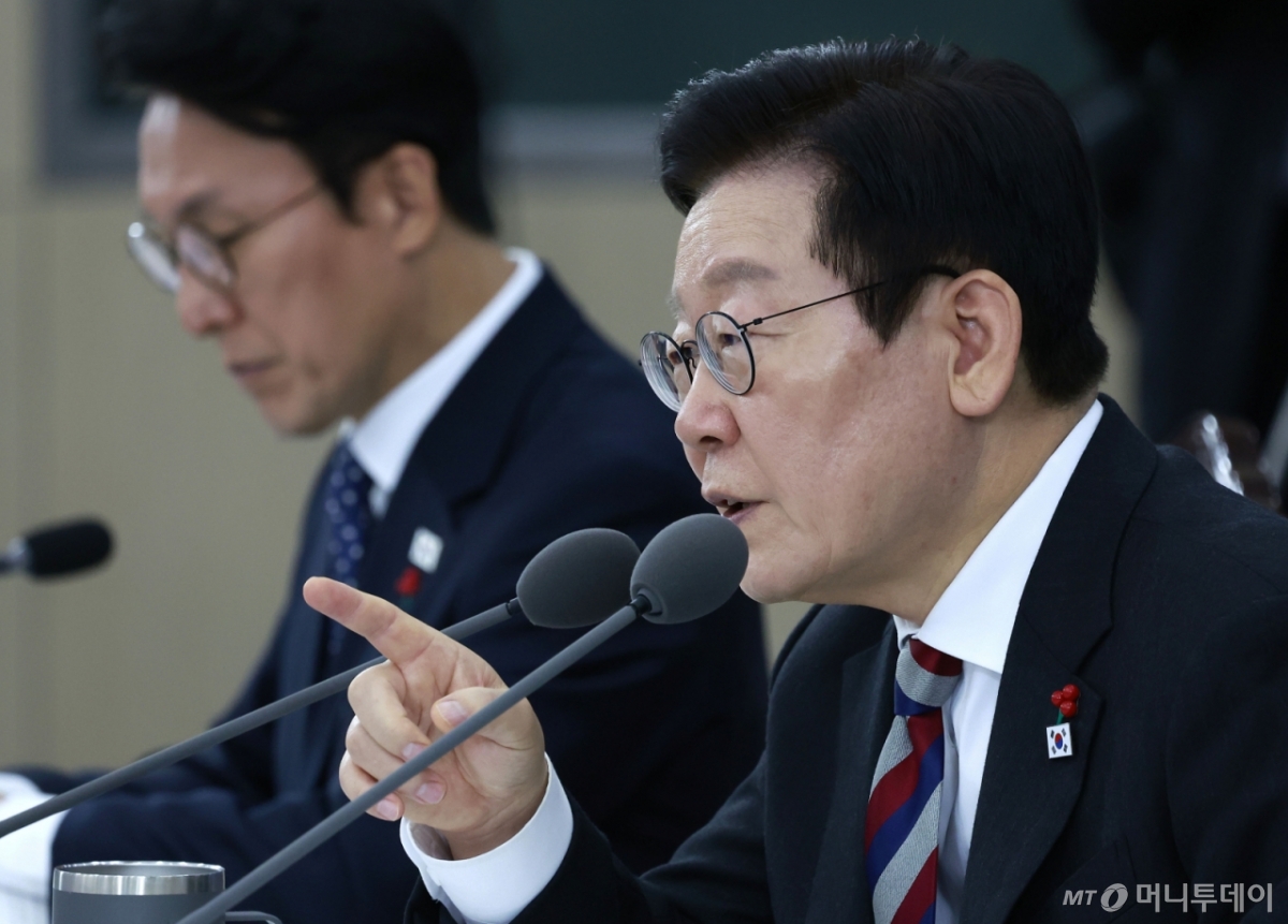 [서울=뉴시스] 최동준 기자 = 이재명 대통령이 18일 서울 용산구 국방부에서 열린 국방부·국가보훈부 업무보고에서 발언하고 있다. 2025.12.18. photocdj@newsis.com /사진=최동준