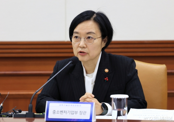 (서울=뉴스1) 임세영 기자 = 한성숙 중소벤처기업부 장관이 18일 서울 종로구 정부서울청사에서 열린 제2회 과학기술관계장관회의에서 발언을 하고 있다. 2025.12.18/뉴스1  Copyright (C) 뉴스1. All rights reserved. 무단 전재 및 재배포,  AI학습 이용 금지. /사진=(서울=뉴스1) 임세영 기자