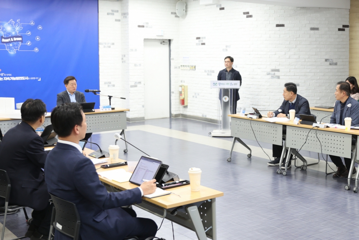 박승원 시장이 19일 '광명시민건강체육센터 건립공사 기본 및 실시설계 용역' 최종보고회에 참석했다./사진제공=광명시