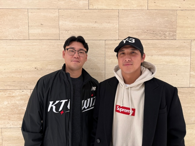 FA가 된 장성우(왼쪽)와 황재균이 지난 11월 29일 수원컨벤션센터에서 열린 '2025 kt wiz 팬 페스티벌'에 참석했다. /사진=KT 위즈 제공