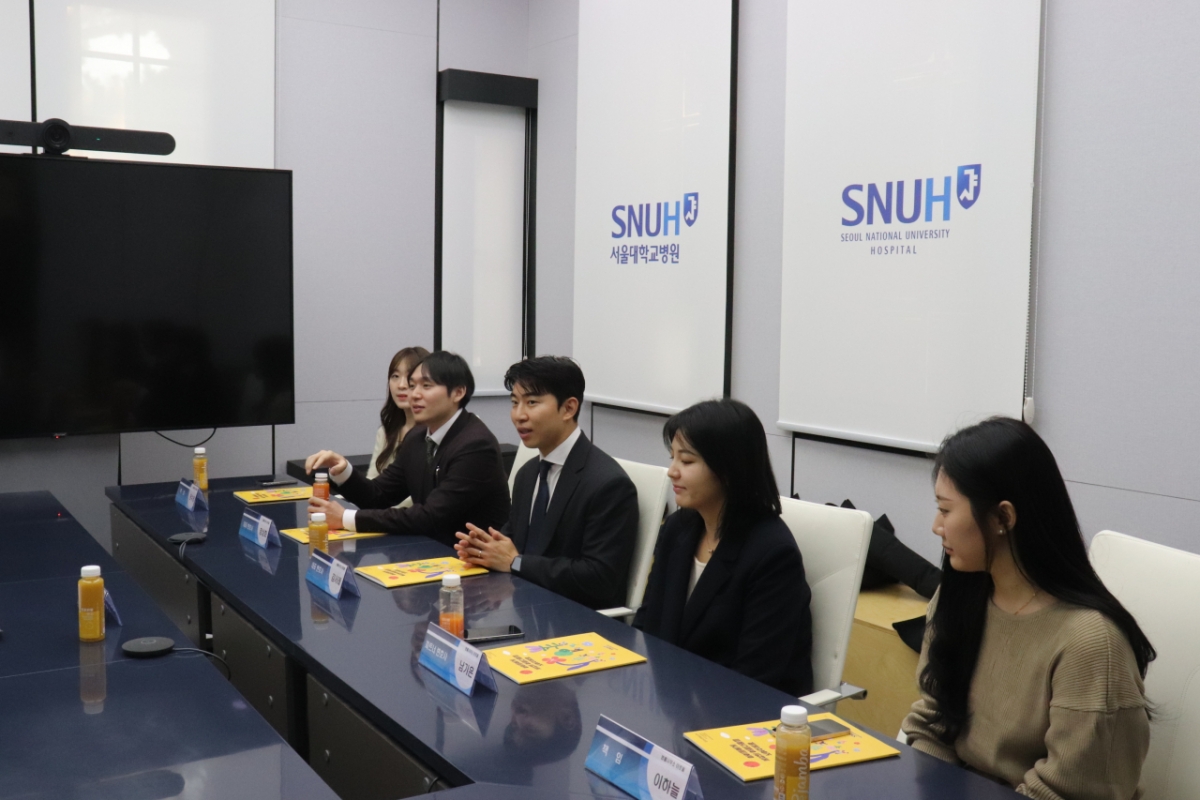 법률사무소 이로울이 지난 17일 서울대학교 어린이병원에 기부금을 전달했다. /사진제공=법률사무소 이로울.