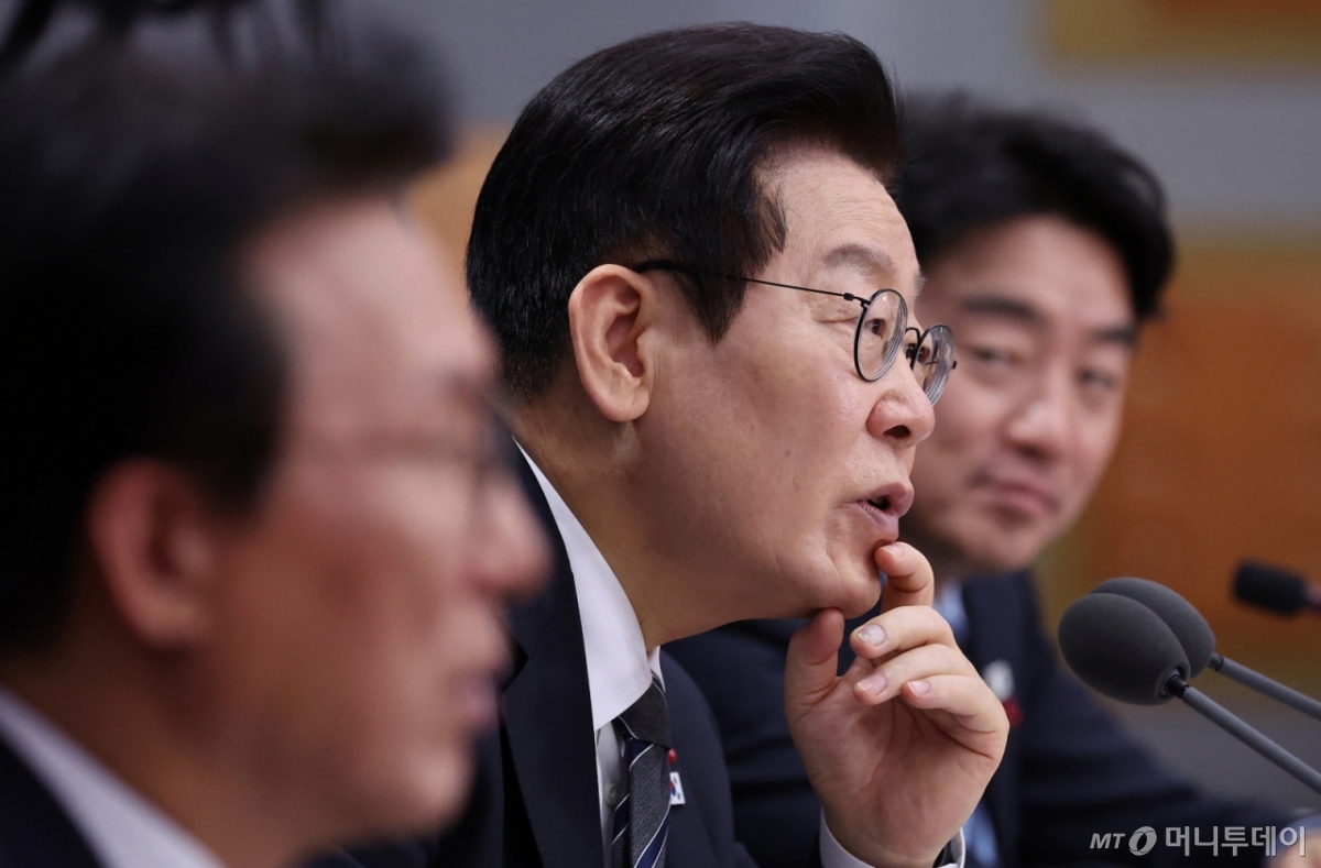 [서울=뉴시스] 고범준 기자 = 이재명 대통령이 19일 서울 종로구 정부서울청사 별관에서 열린 금융위원회·공정거래위원회 업무보고에서 발언하고 있다. (대통령실통신사진기자단) 2025.12.19. bjko@newsis.com /사진=