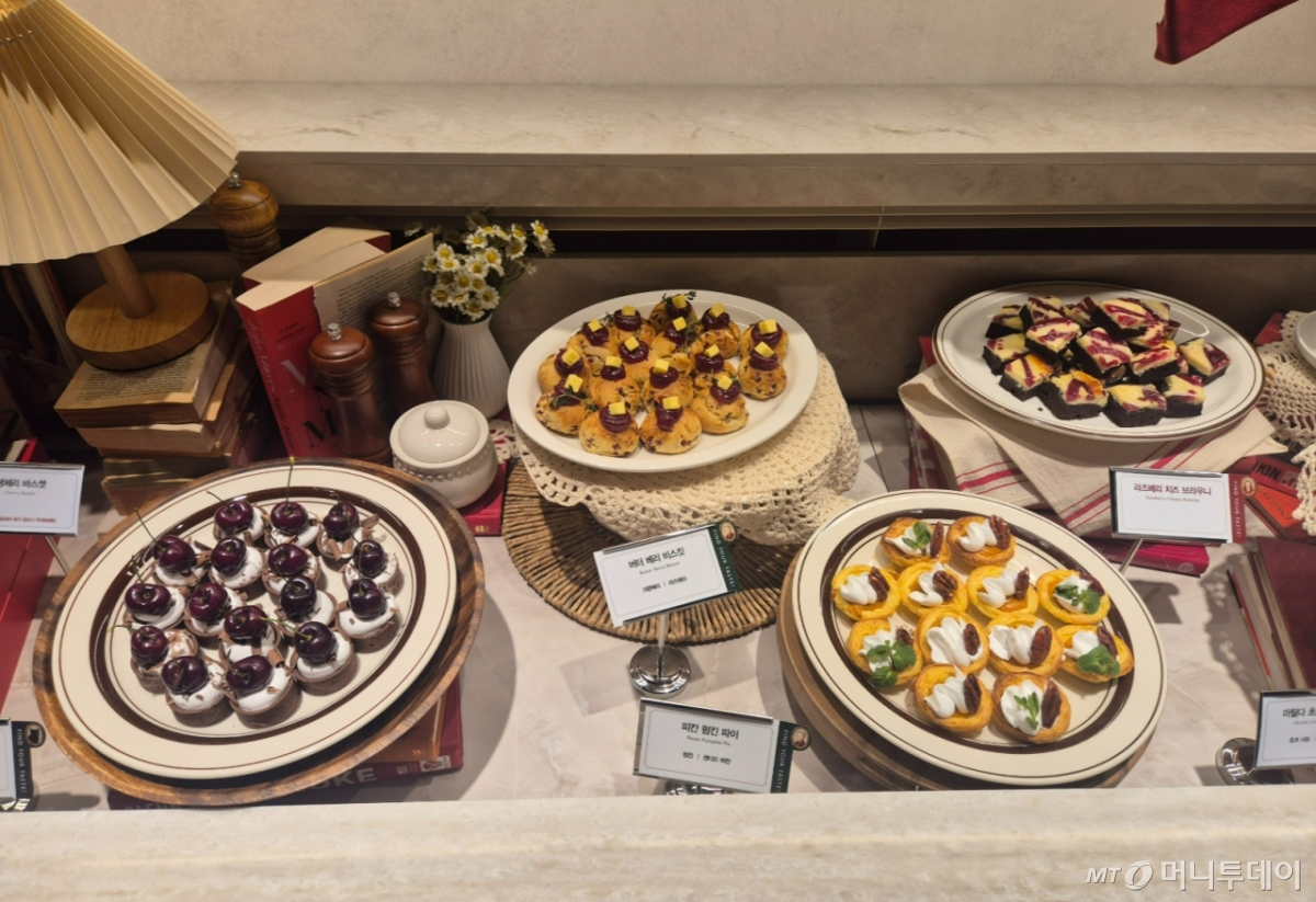 '하우스 오브 애슐리 팝업'에 마련된 디저트 메뉴./사진=유예림 기자
