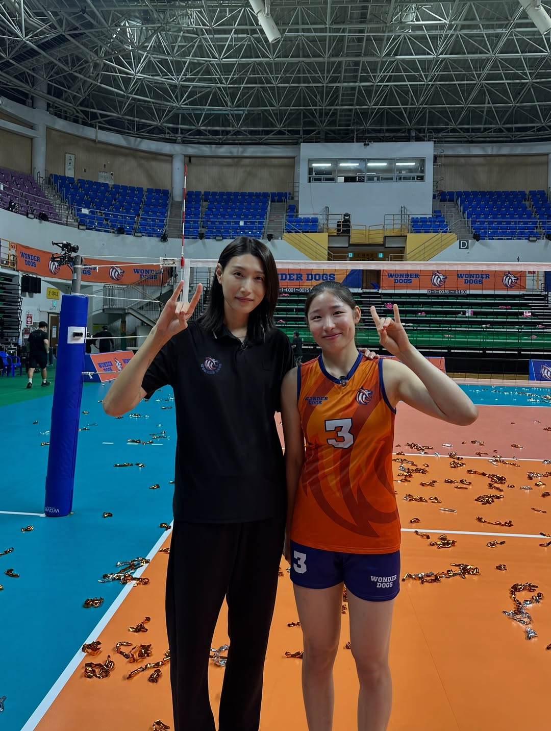 배구 예능 프로그램 '신인감독 김연경'을 통해 사제의 연을 맺은 김연경(왼쪽) 감독과 인쿠시. /사진=인쿠시 SNS 캡처