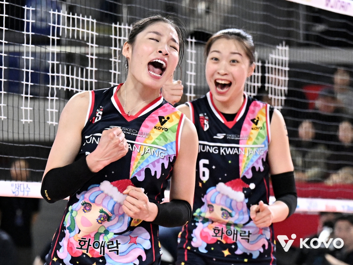 19일 대전 충무체육관에서 열린 진에어 2025~2026 프로배구 V-리그 여자부 GS칼텍스와의 홈경기에 아웃사이드 히터로 선발 출전해 프로 데뷔전을 치른 인쿠시(왼쪽). /사진=한국배구연맹 제공