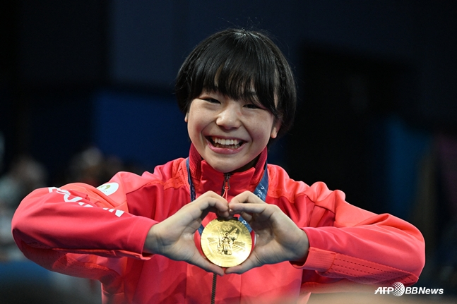 2024년 8월 파리 올림픽에서 금메달을 획득한 아카리 후지나미. /AFPBBNews=뉴스1