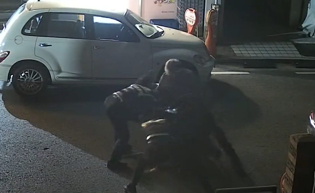 택시를 빼앗아 운전한 후 사고가 나자 편의점으로 도망친 남성이 검찰에 넘겨졌다./사진=대전경찰청 제공