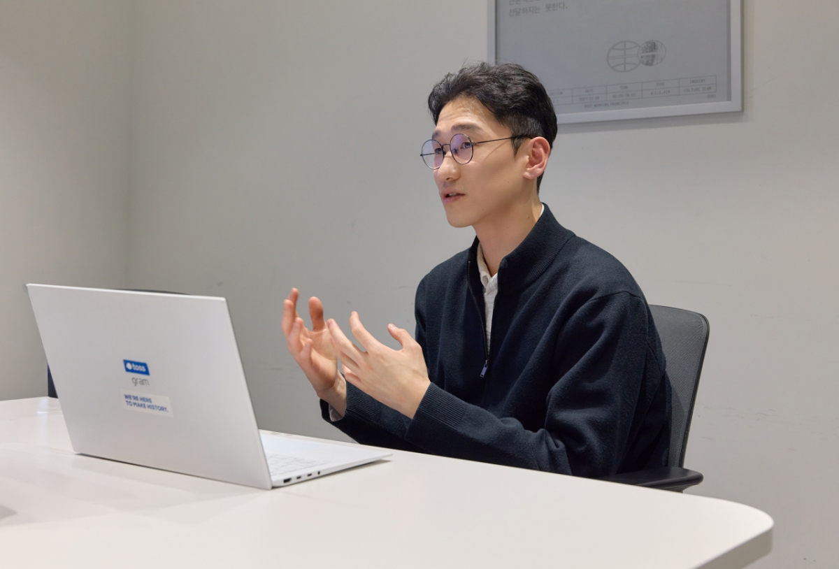 오규인 토스 부사장(토스페이 사업 총괄)이 머니투데이와 인터뷰를 진행하고 있다./사진제공=토스