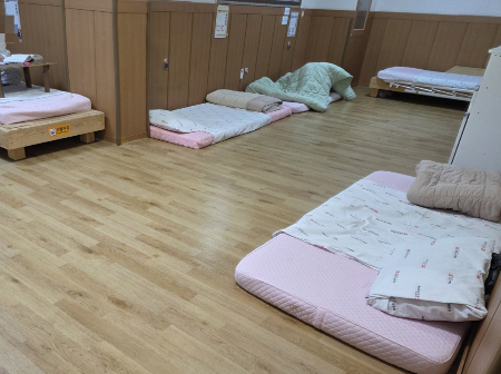 경북 예천 경도요양병원은 치매 환자의 낙상 예방을 위해 온돌방을 마련했다./사진=박정렬 기자