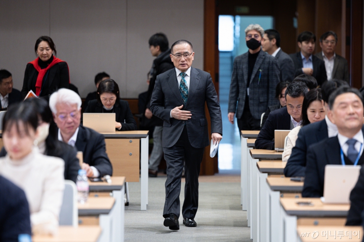 (서울=뉴스1) 이재명 기자 = 위성락 국가안보실장이 24일 청와대 춘추관에서 미국·캐나다·일본 방문 관련 브리핑을 하기 위해 입장하고 있다. 2025.12.24/뉴스1  Copyright © 뉴스1. All rights reserved. 무단 전재 및 재배포,  AI학습 이용 금지. /사진=(서울=뉴스1) 이재명 기자