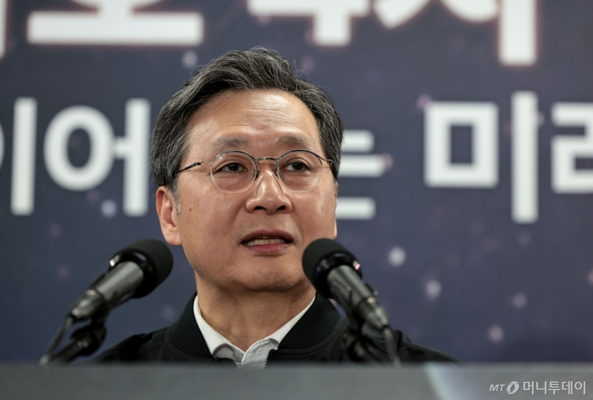 윤영빈 우주항공청장이 지난달 26일 전남 고흥 나로우주센터 우주과학관에 마련된 프레스센터에서 누리호 발사관리위원회 개최 결과 브리핑을 하고 있다. /사진=뉴시스