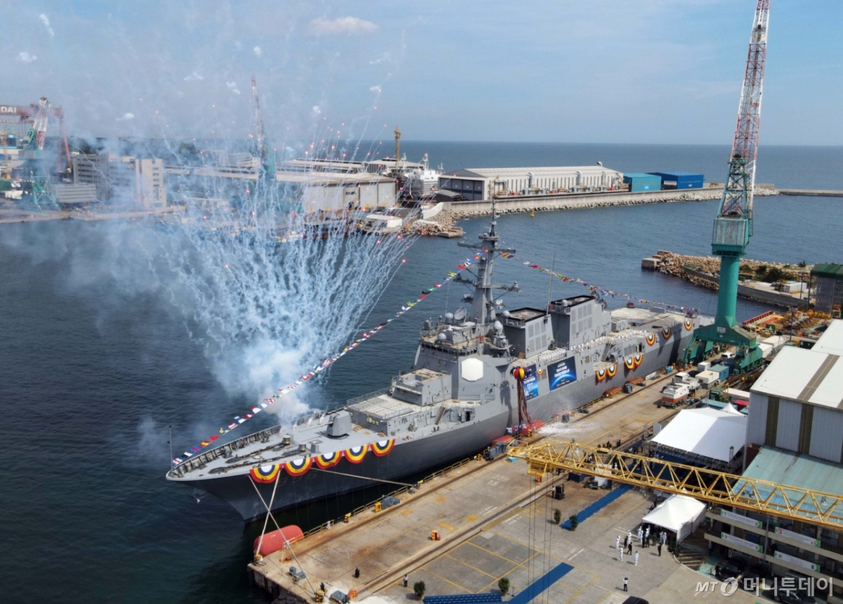 (울산=뉴스1) 조민주 기자 = HD현대중공업이 건조해 17일 진수한 8200톤급 최첨단 이지스구축함(KDX-III Batch-II) 2번함인 ‘다산정약용함’. (HD현대중공업 제공. 재판매 및 DB 금지) 2025.9.17/뉴스1 Copyright © 뉴스1. All rights reserved. 무단 전재 및 재배포, AI학습 이용 금지. /사진=(울산=뉴스1) 조민주 기자