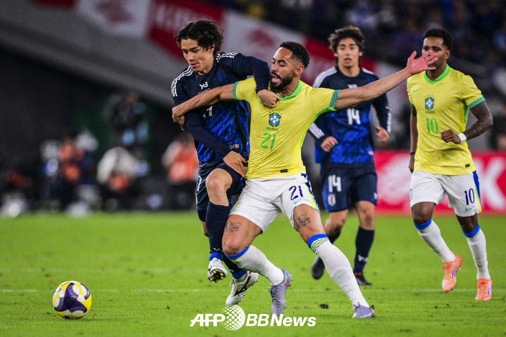 지난 10월 브라질과 평가전을 치른 일본 축구대표팀 경기 모습. /AFPBBNews=뉴스1