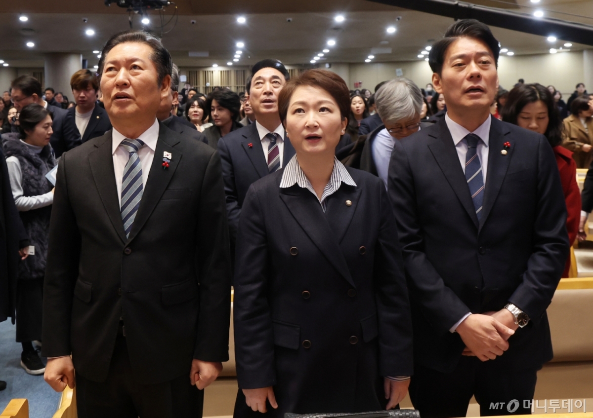 정청래 더불어민주당 대표가 25일 오전 경기 용인시 새에덴교회에서 열린 성탄예배에 참석해 있다. /사진=뉴시스