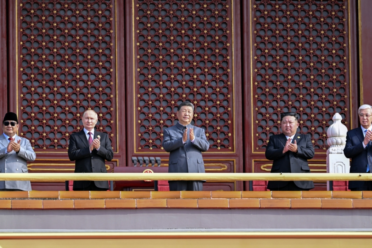 (평양 노동신문=뉴스1) = 북한 노동당 기관지 노동신문은 4일 "김정은 동지께서 중국인민 항일전쟁 및 세계반파쇼전쟁승리(전승절) 80돌(주년) 기념행사에 참석했다"라고 보도했다.   [국내에서만 사용가능. 재배포 금지. DB 금지. For Use Only in the Republic of Korea. Redistribution Prohibited] 