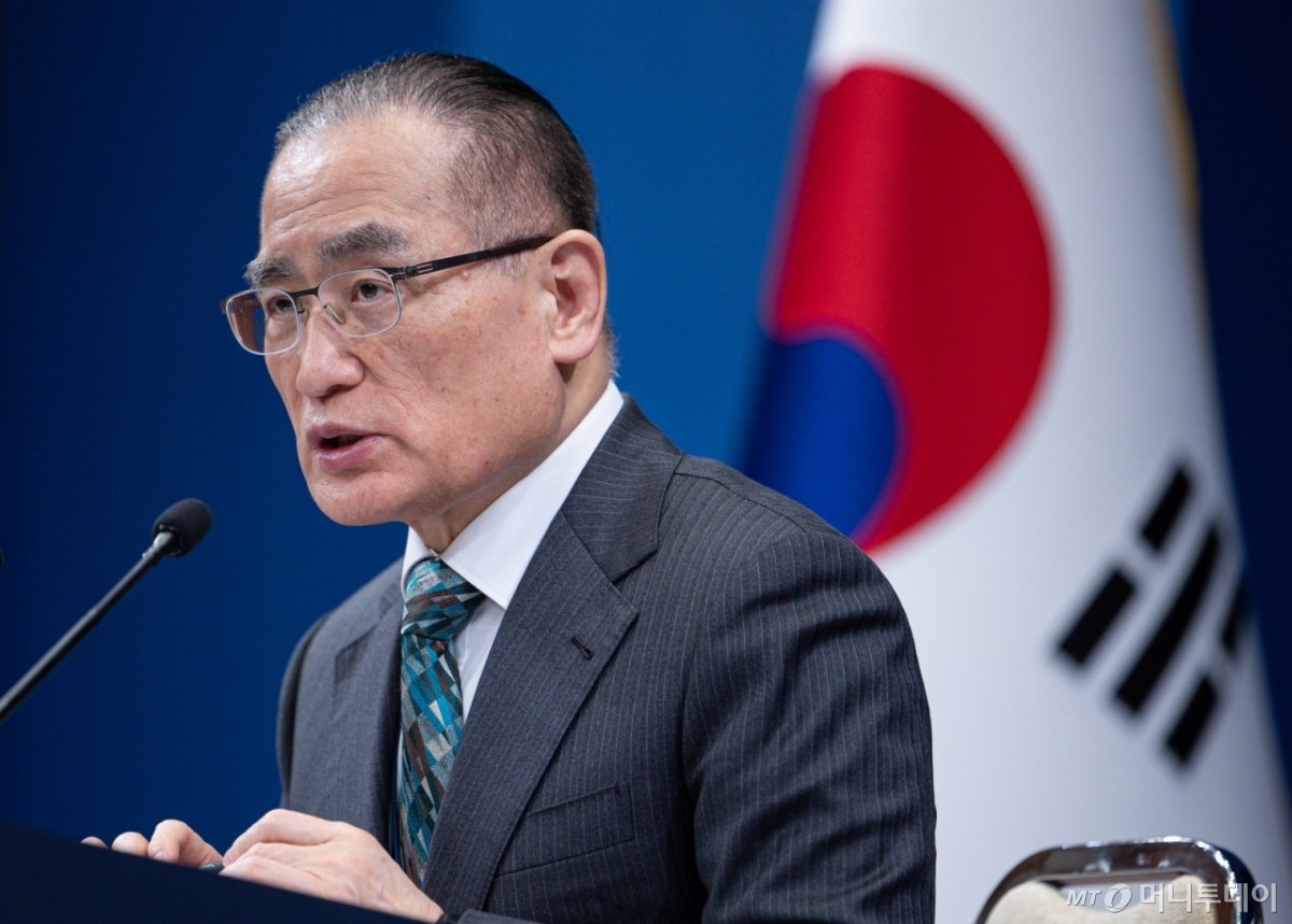 (서울=뉴스1) 이재명 기자 = 위성락 국가안보실장이 24일 청와대 춘추관에서 미국·캐나다·일본 방문 관련 브리핑을 하고 있다. 2025.12.24/뉴스1  Copyright © 뉴스1. All rights reserved. 무단 전재 및 재배포,  AI학습 이용 금지. /사진=(서울=뉴스1) 이재명 기자