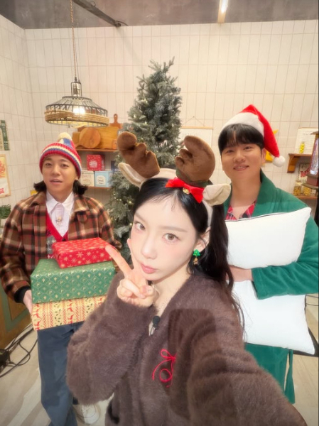 이른바 '주사 이모' 의혹으로 출연진 3명이 하차한 tvN '놀라운 토요일' 출연진들의 모습이 공개됐다. /사진=태연 SNS