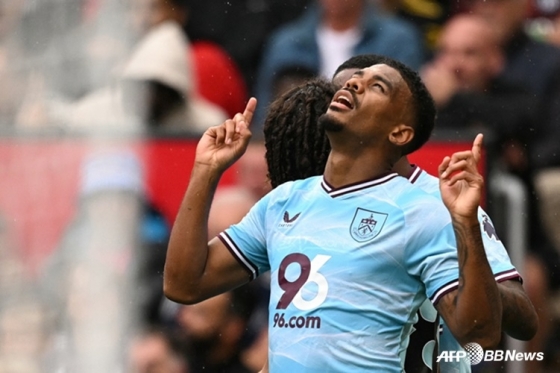 남아공 축구 대표팀과 번리 공격수 라일 포스터. /AFPBBNews=뉴스1