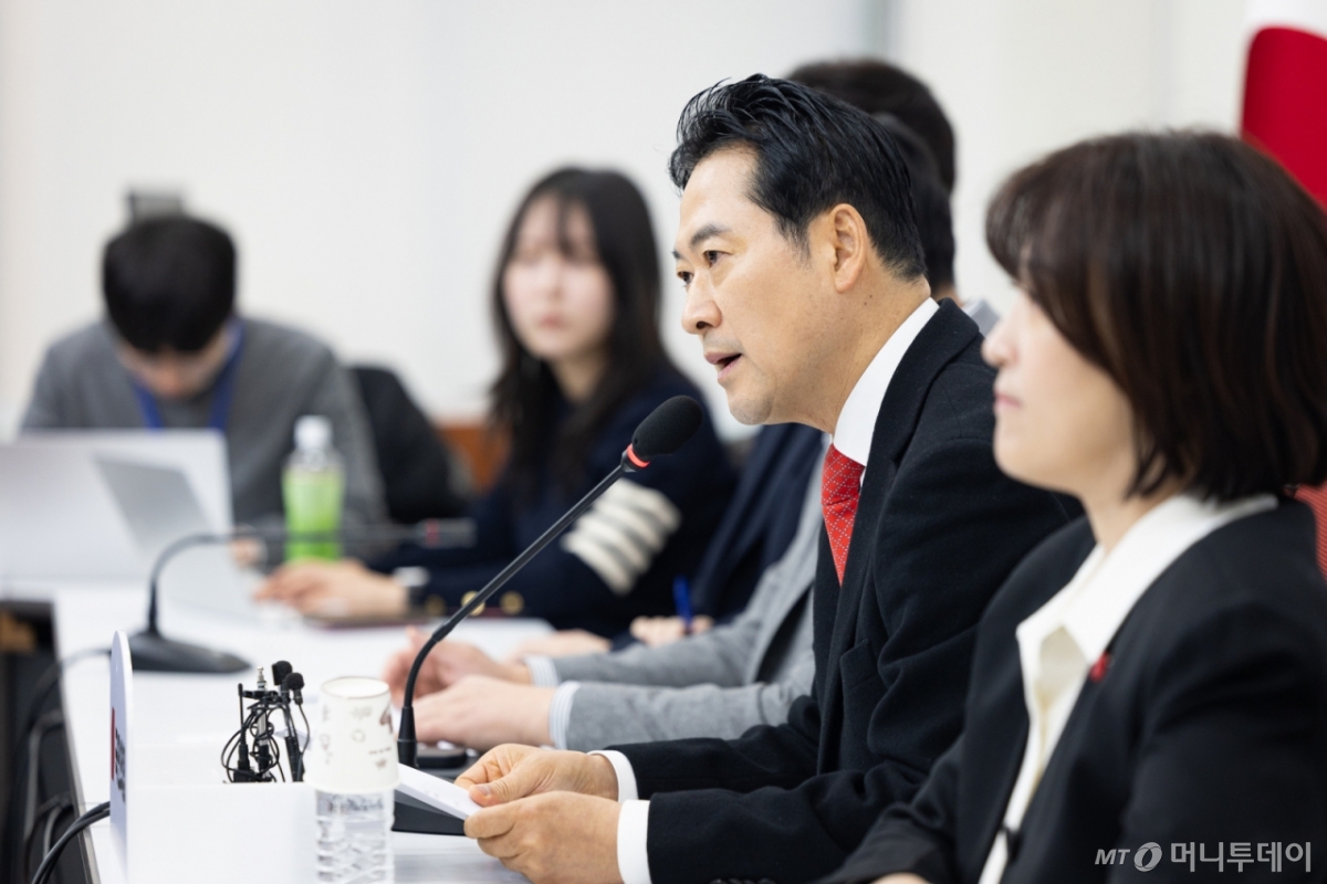 (서울=뉴스1) 유승관 기자 = 장동혁 국민의힘 대표가 28일 서울 여의도 국회에서 열린 현안 기자간담회에서 모두 발언을 하고 있다. 2025.12.28/뉴스1  Copyright © 뉴스1. All rights reserved. 무단 전재 및 재배포,  AI학습 이용 금지. /사진=(서울=뉴스1) 유승관 기자