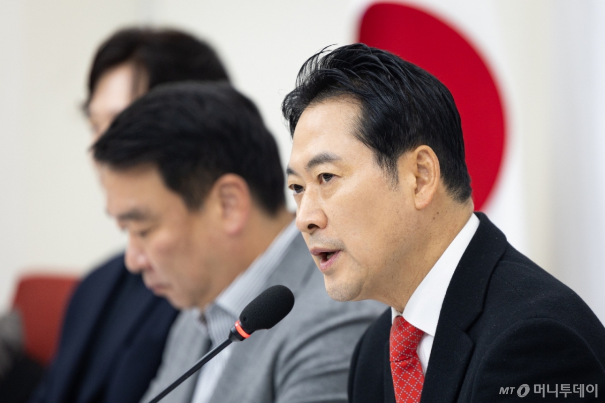 (서울=뉴스1) 유승관 기자 = 장동혁 국민의힘 대표가 28일 서울 여의도 국회에서 열린 현안 기자간담회에서 모두 발언을 하고 있다. 2025.12.28/뉴스1  Copyright © 뉴스1. All rights reserved. 무단 전재 및 재배포,  AI학습 이용 금지. /사진=(서울=뉴스1) 유승관 기자