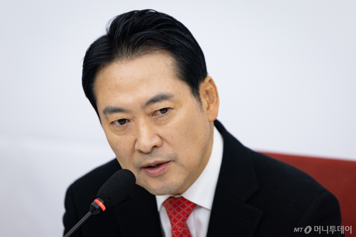 (서울=뉴스1) 유승관 기자 = 장동혁 국민의힘 대표가 28일 서울 여의도 국회에서 열린 현안 기자간담회에서 모두 발언을 하고 있다. 2025.12.28/뉴스1  Copyright © 뉴스1. All rights reserved. 무단 전재 및 재배포,  AI학습 이용 금지. /사진=(서울=뉴스1) 유승관 기자