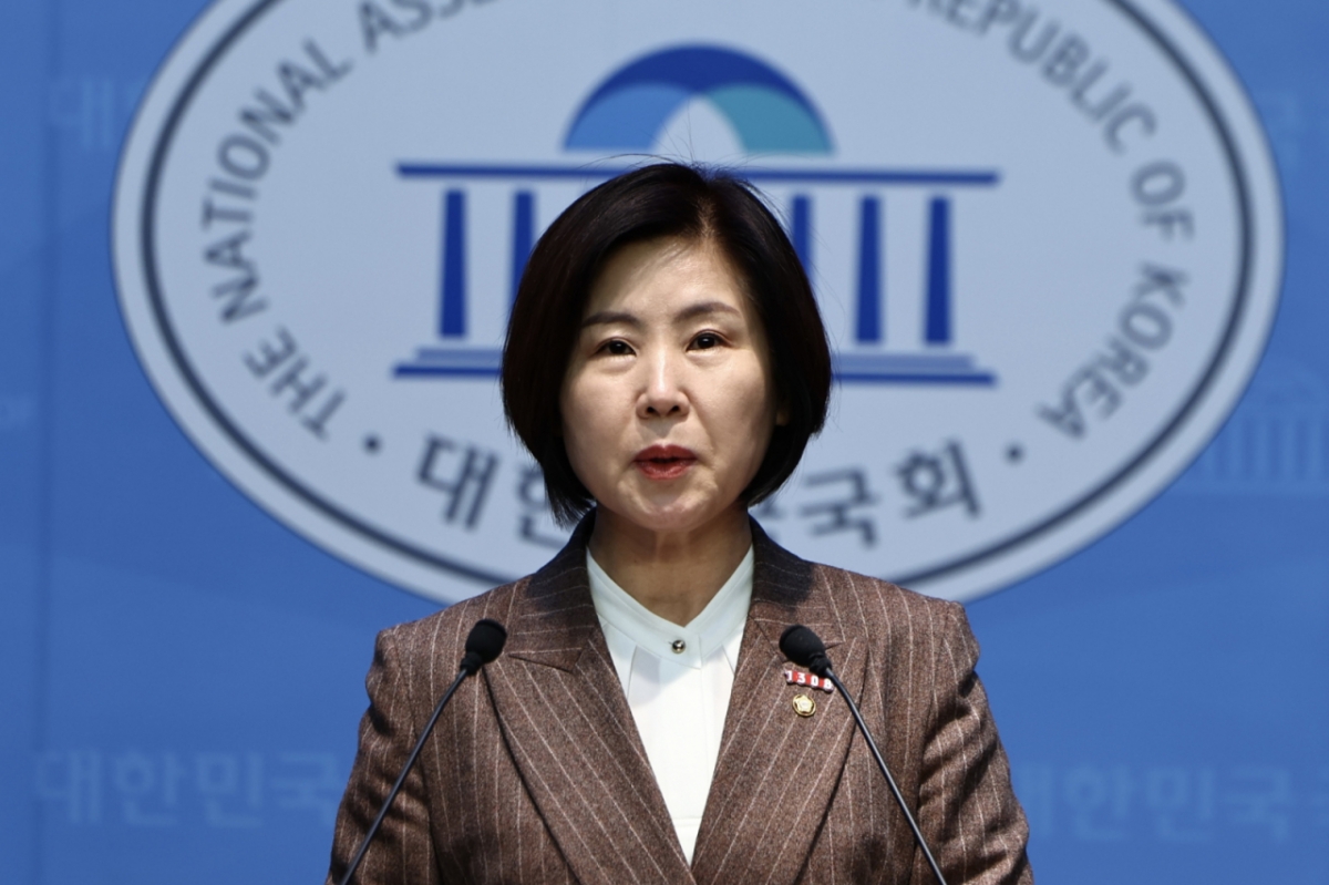 [서울=뉴시스] 김명년 기자 = 김미애 국회 보건복지위원회 국민의힘 간사가 24일 오전 서울 여의도 국회 소통관에서 정부의 국민연금 사용 환율방어 규탄 기자회견하고 있다. 2025.12.24. kmn@newsis.com /사진=김명년