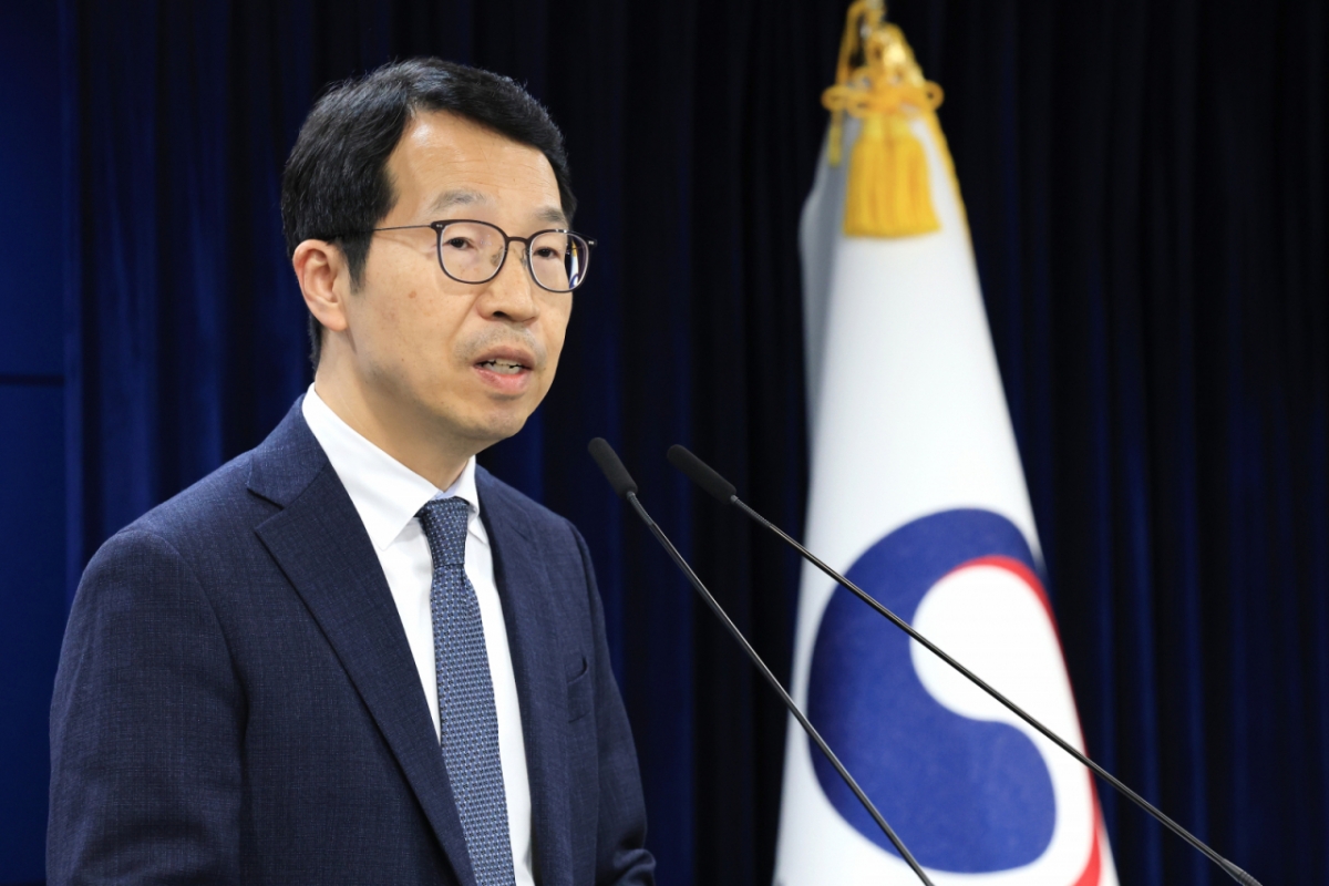 김태현 의사인력수급추계위원장이 지난 30일 서울 종로구 정부서울청사에서 제12차 의사인력수급추계위원회 회의 결과를 발표하고 있다. /사진=뉴스1