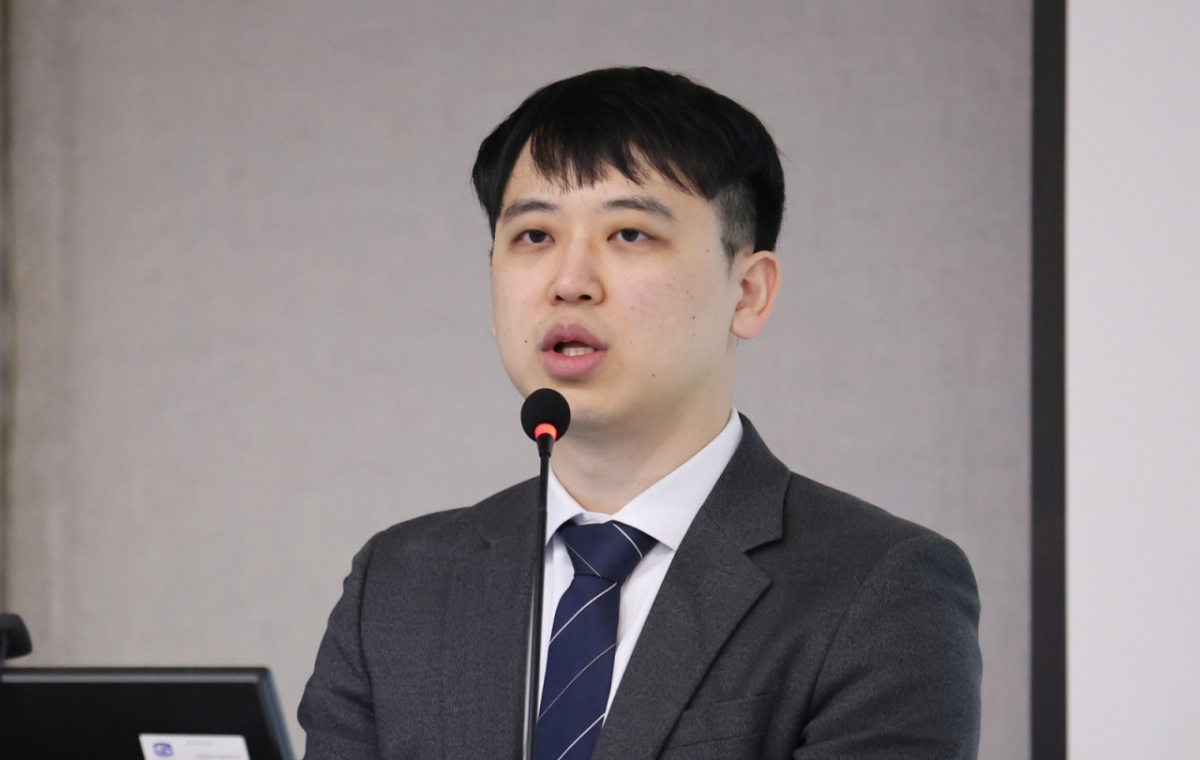 한성존 대한전공의협의회 비상대책위원장이 지난 27일 서울 서초구 가톨릭대학교 성의교정 성의회관에서 열린 대한전공의협의회-보건복지부 정책 간담회에서 인사말을 하고 있다. /사진=뉴스1