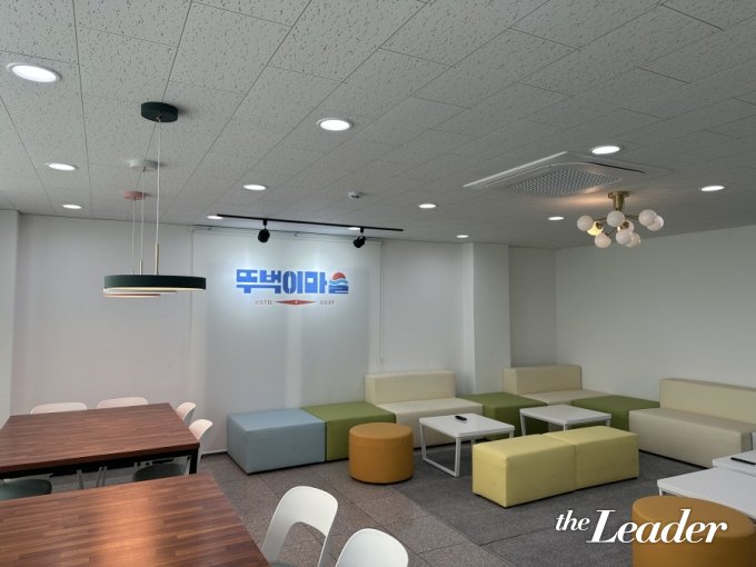 ▲청년 공유주택 ‘STAY374’ 1층에 마련된 공유공간 내부/사진=최현승 기자