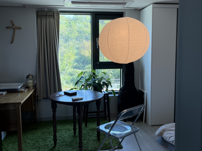 ▲지난 8월, ‘STAY374’에 입주한 장희진씨가 직접 꾸민 개인 공간/사진제공=장희진