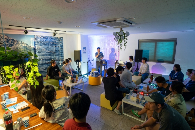 ▲1 지난 7월 1일 ‘STAY374’ 1층 공유공간에서 열린 청년 네트워킹 행사 ‘공간누림파티’ 현장/사진제공=주현우