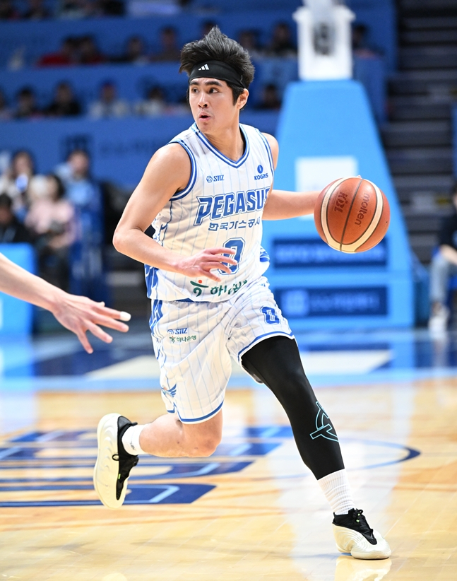 드리블을 시도하고 있는 벨란겔. /사진=KBL