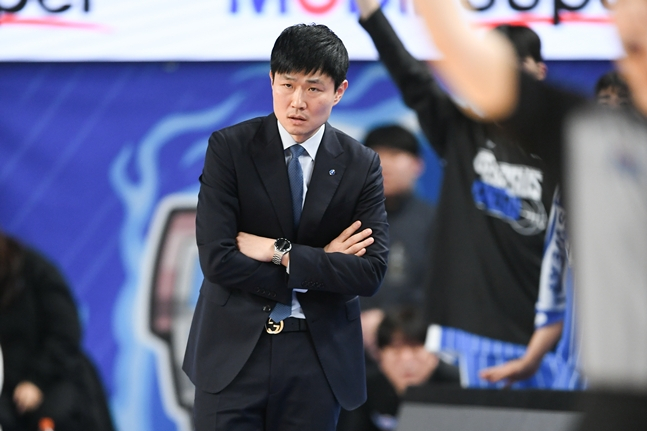 판정 언급 피한 강혁 감독 