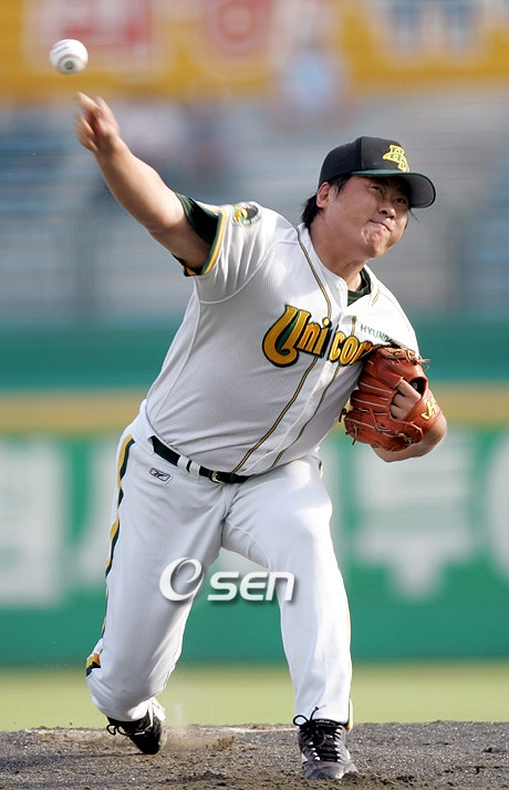 현대 유니콘스 시절 고(故) 전준호의 투구 모습.