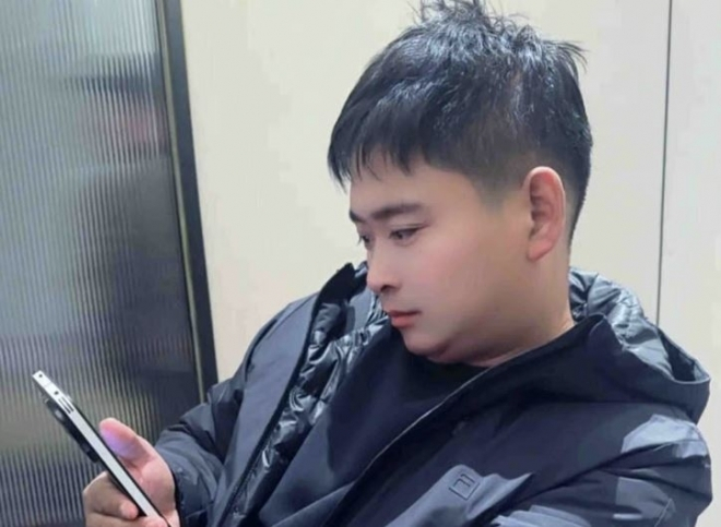 A씨가 남편이라며 공개한 사진./사진=더우인