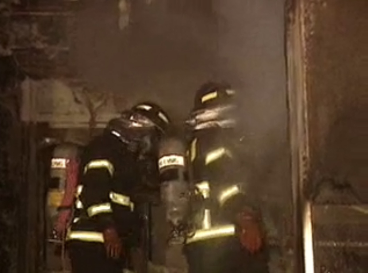 2005년 1월3일 화재가 발생해 전소된 전동차 모습. /사진=SBS 갈무리