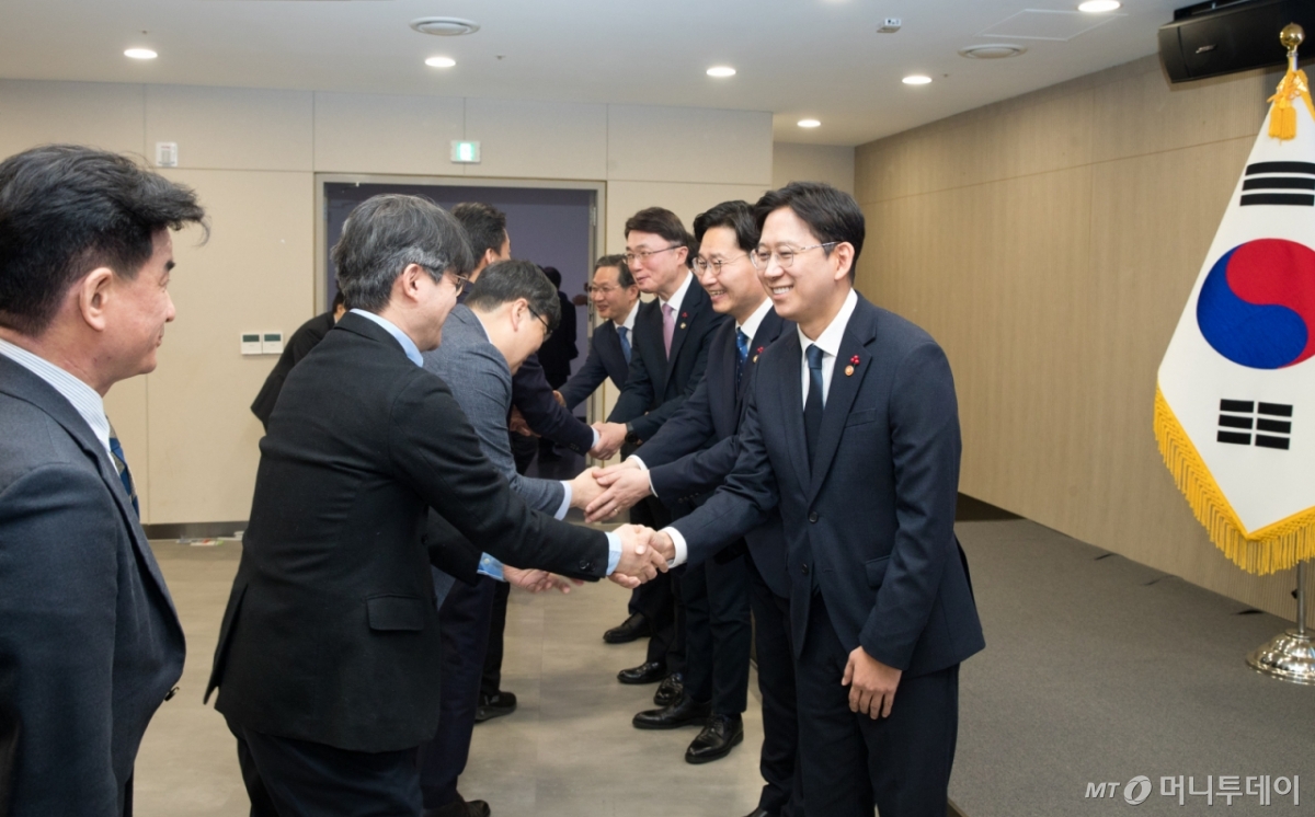 배경훈 부총리 겸 과학기술정보통신부 장관이 2일 오전 세종특별자치시 정부세종청사에서 열린 '2026 과학기술정보통신부 시무식' 에서 신년사를 하고 있다. /사진=과학기술정보통신부