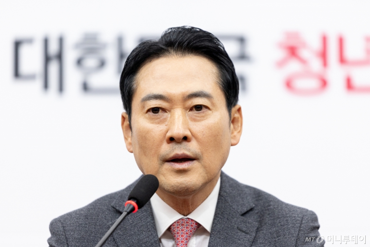 (서울=뉴스1) 이승배 기자 = 장동혁 국민의힘 대표가 2일 서울 여의도 국회에서 열린 기자간담회에서 모두발언하고 있다. 2026.1.2/뉴스1  Copyright © 뉴스1. All rights reserved. 무단 전재 및 재배포,  AI학습 이용 금지. /사진=(서울=뉴스1) 이승배 기자