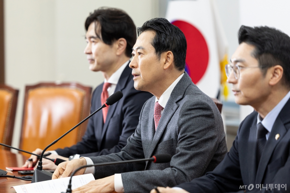 (서울=뉴스1) 이승배 기자 = 장동혁 국민의힘 대표가 2일 서울 여의도 국회에서 열린 기자간담회에서 모두발언하고 있다. 2026.1.2/뉴스1  Copyright © 뉴스1. All rights reserved. 무단 전재 및 재배포,  AI학습 이용 금지. /사진=(서울=뉴스1) 이승배 기자