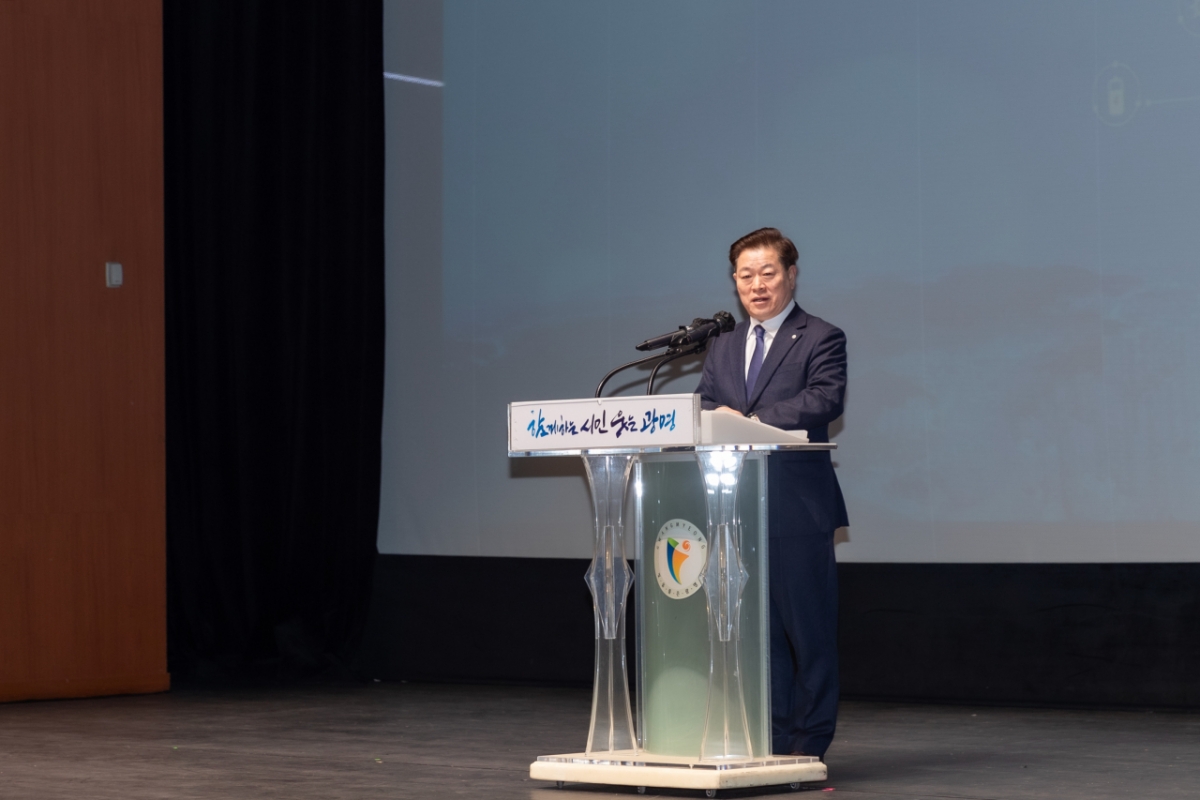 박승원 광명시장이 2일 시무식에서 올해 시정계획을 발표했다./사진제공=광명시