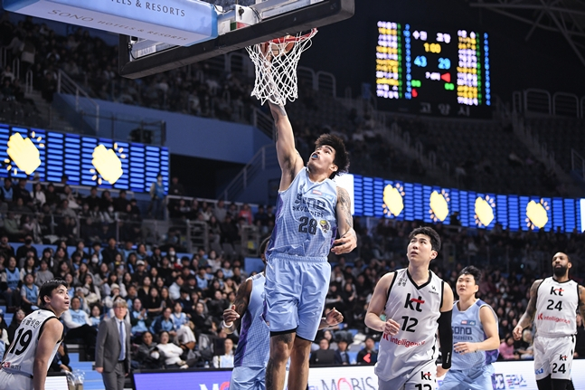 레이업을 성공시키는 켐바오의 모습. /사진=KBL