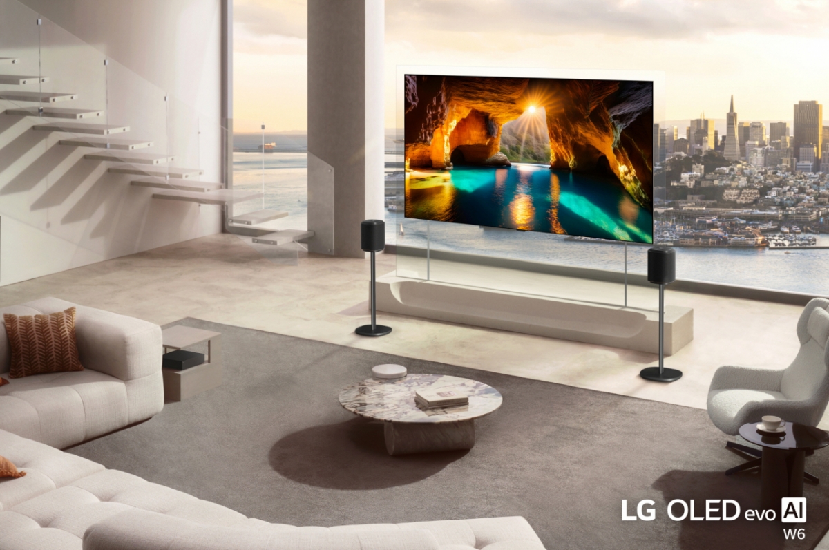 LG전자의 9mm대 무선 월페이퍼 TV 'LG 올레드 에보 W6'. 차별화된 무선 전송 기술과 하이퍼 래디언트 컬러 기술을 적용한 압도적인 화질로 나만의 갤러리를 완성하는 제품이다. /사진제공=LG전자